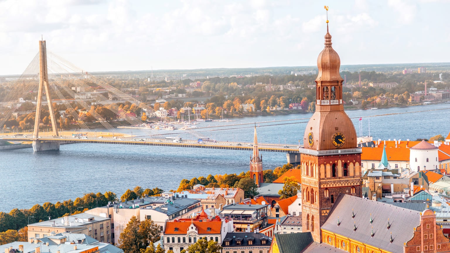 Как иностранцу получить ВНЖ в Латвии