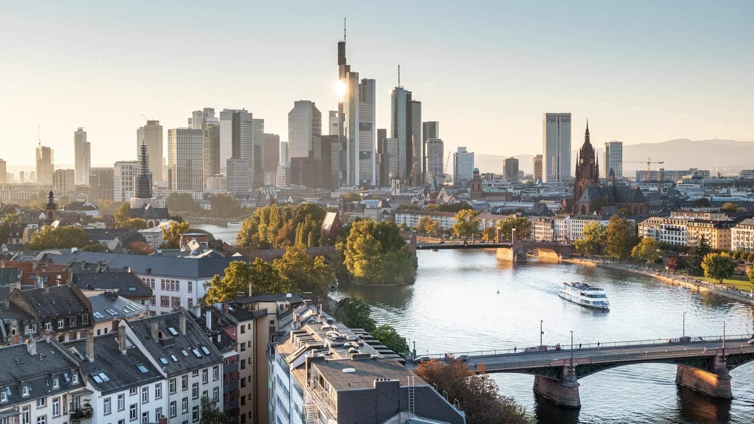 Двойное гражданство и натурализация в Германии: новые правила получения паспорта