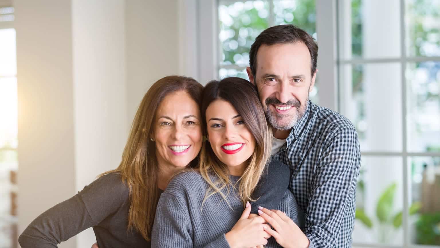 Переезд в Грецию всей семьей: как россиянам получить ВНЖ в стране