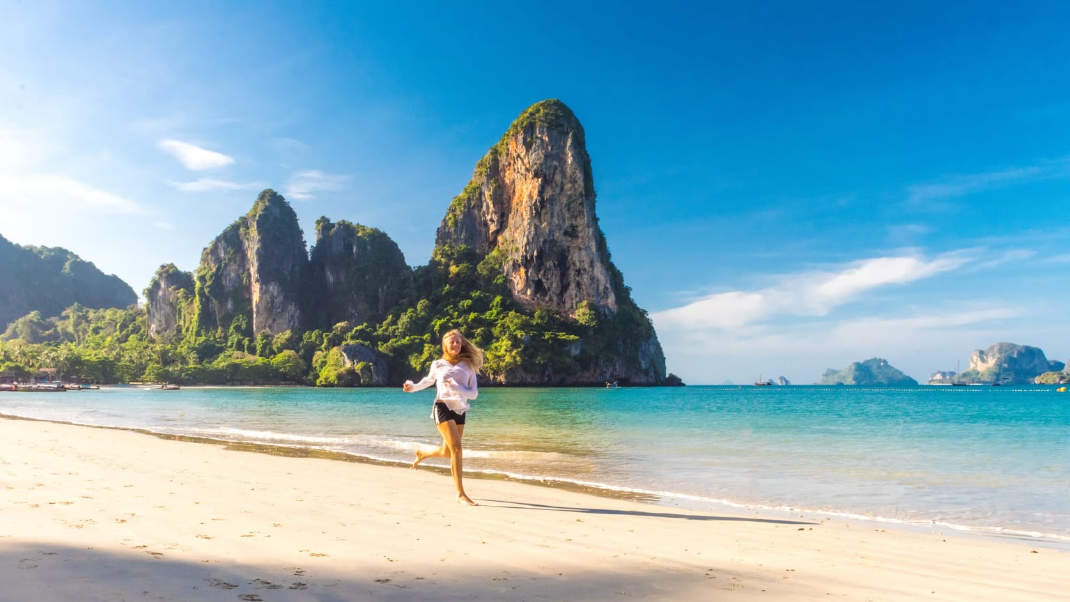 В отпуск и для деловых поездок: список стран, куда россиян пускают без визы