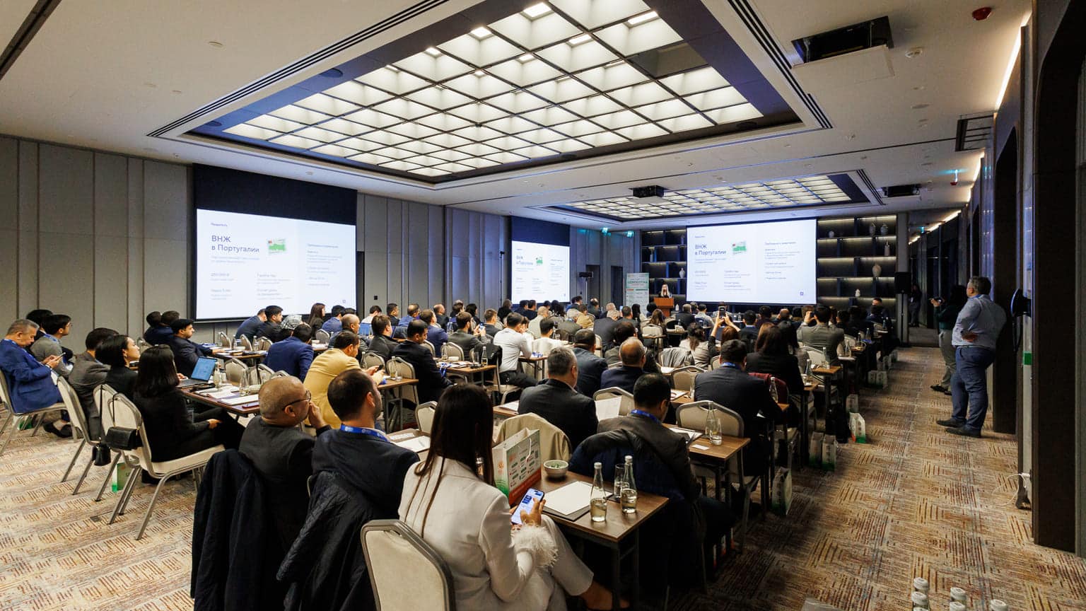 Юлия Веремьева и Елена Климовская представляют Legal Immigration на конференции InvestPro в Ташкенте, 2024 год