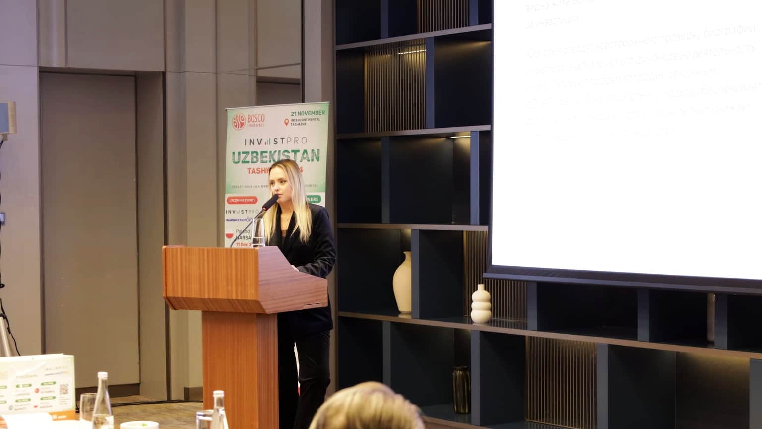 Юлия Веремьева и Елена Климовская представляют Legal Immigration на конференции InvestPro в Ташкенте, 2024 год