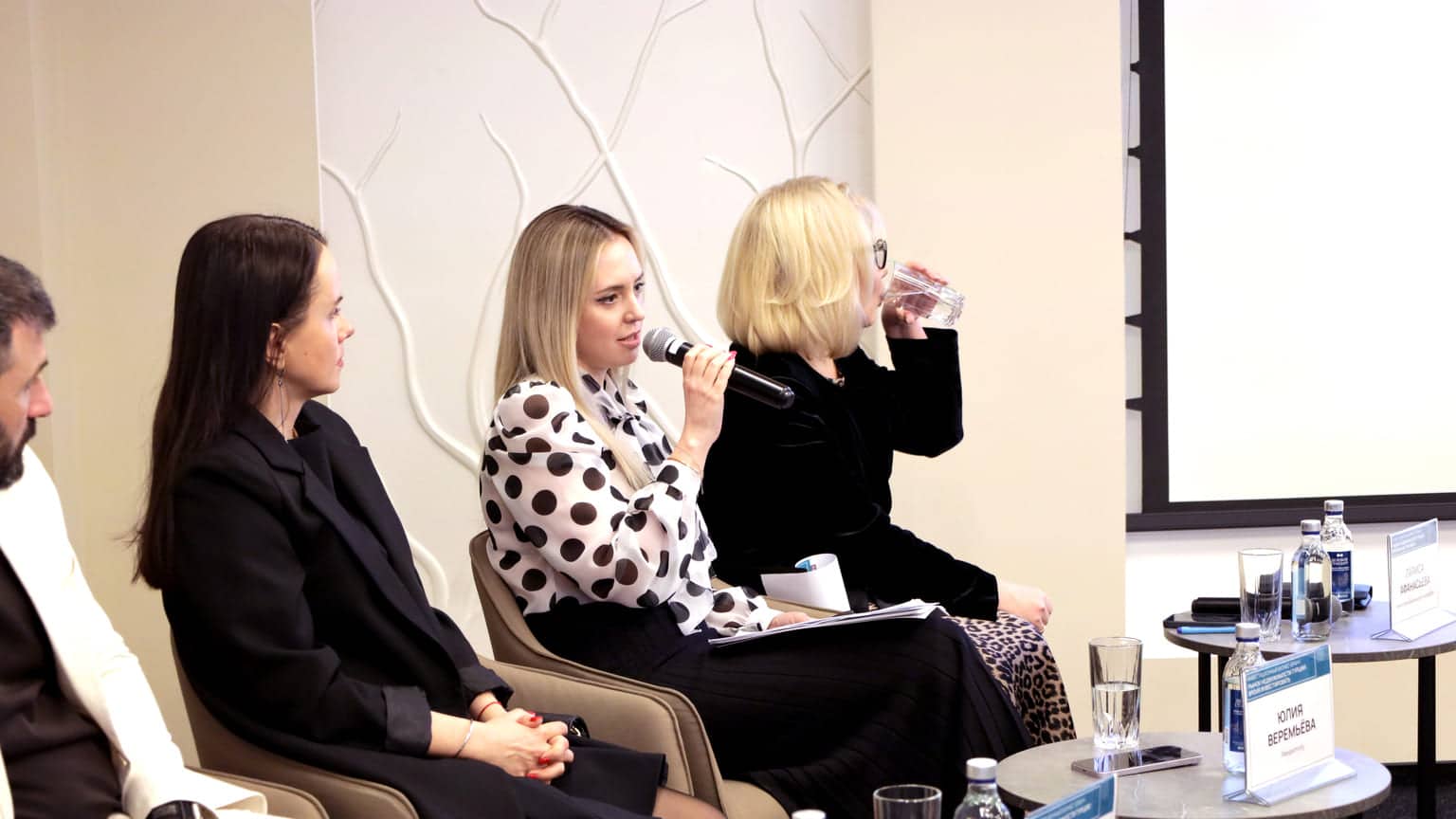 Юлия Веремьева и Елена Климовская представляют Legal Immigration на бизнес-бранче, чтобы обсудить инвестиции в недвижимость Турции