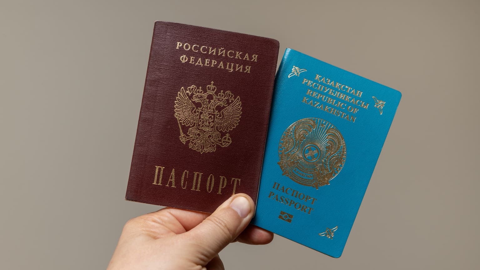 Как могут обнаружить второе гражданство