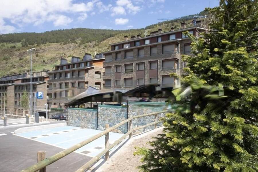 Современная квартира с видом на горы в Андорре